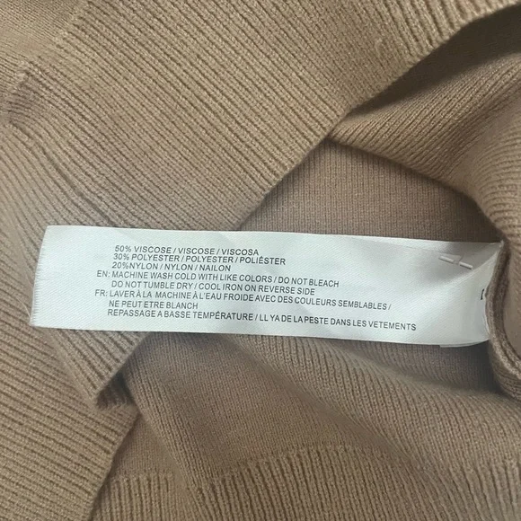 Rachel Zoe Short Sleeved Button front v neck Sweater size medium - Picture 7 of 9